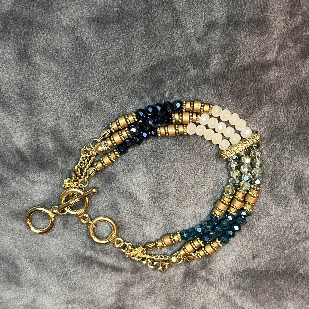 Beautiful glass seed bead triple strand bracelet.